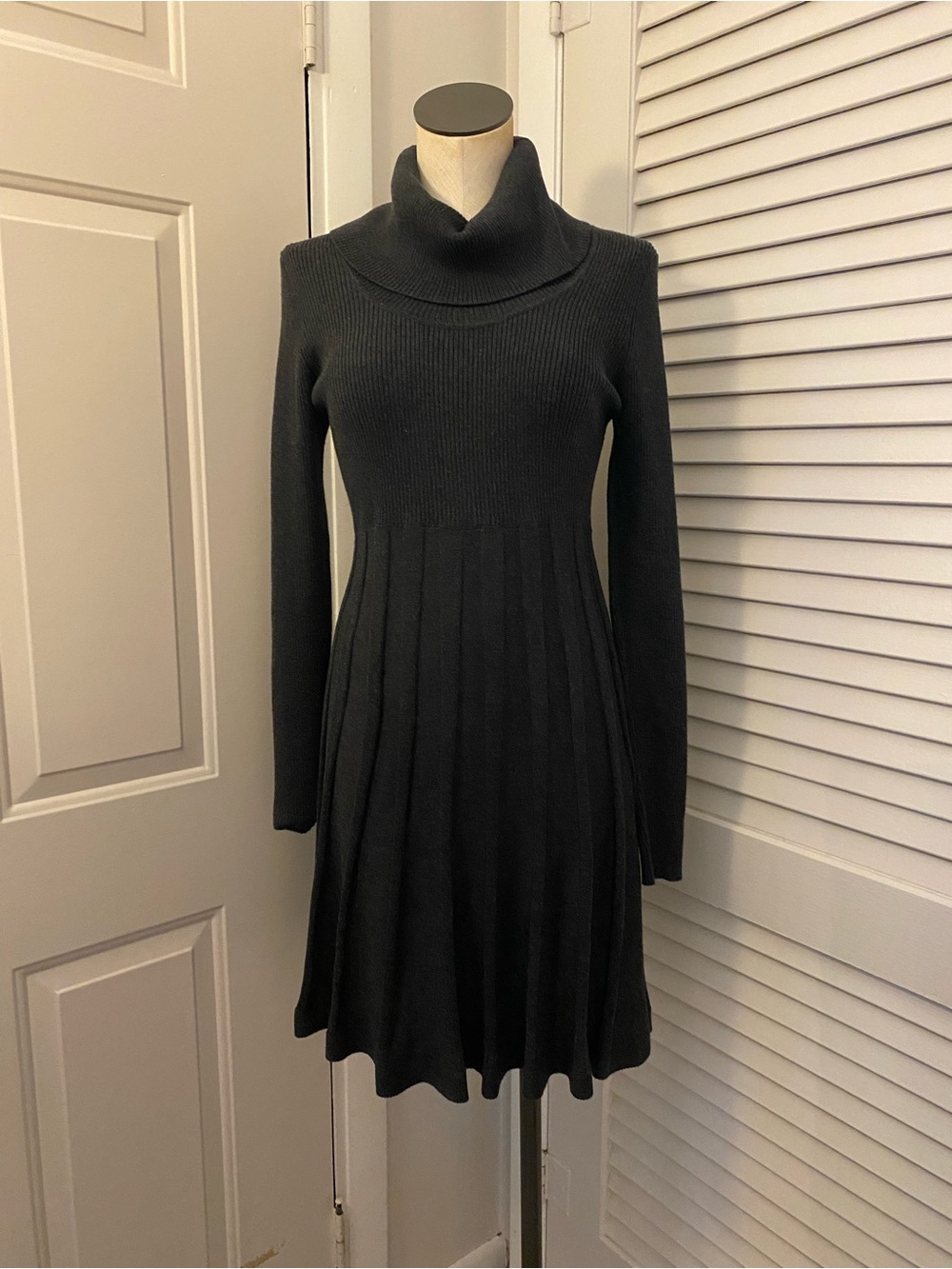 Calvin Klein Charcoal Gray Long-Sleeve Turtleneck Fit-and-Flare Dress- Size M